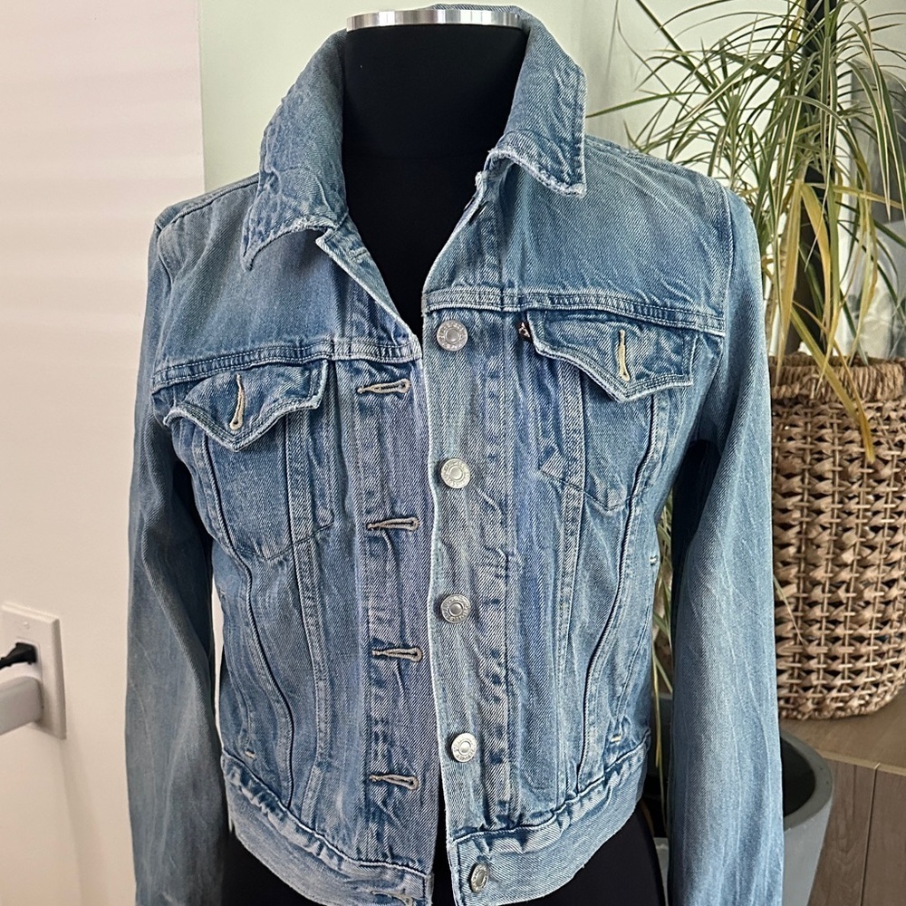 Levi’s Classic Denim Jacket - Medium